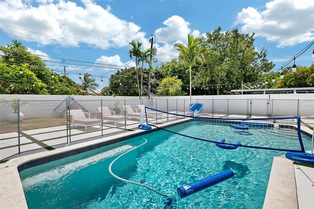 301 SW 30th Ct, Miami, FL 33135