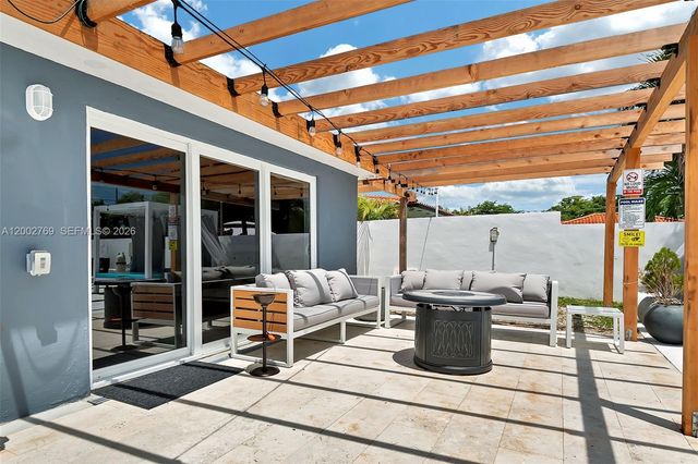 301 SW 30th Ct, Miami, FL 33135