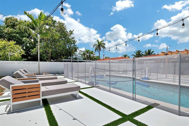 301 SW 30th Ct, Miami, FL 33135