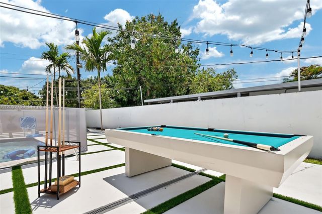 301 SW 30th Ct, Miami, FL 33135