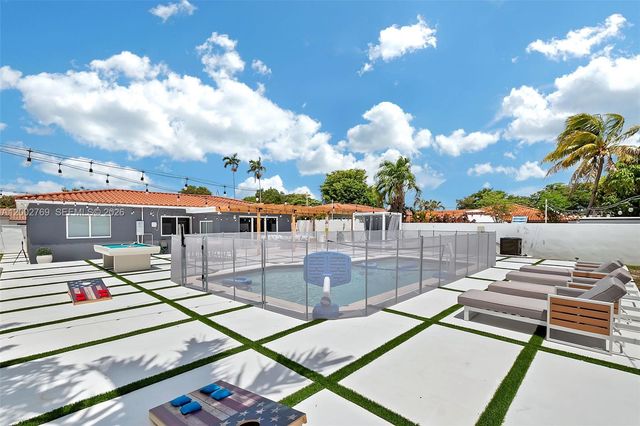 301 SW 30th Ct, Miami, FL 33135