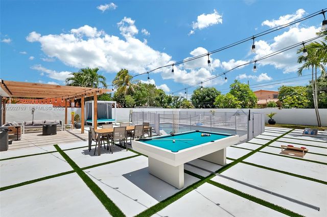 301 SW 30th Ct, Miami, FL 33135