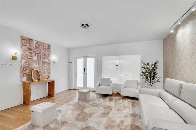 301 SW 30th Ct, Miami, FL 33135