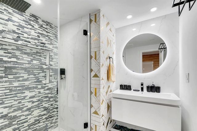 301 SW 30th Ct, Miami, FL 33135