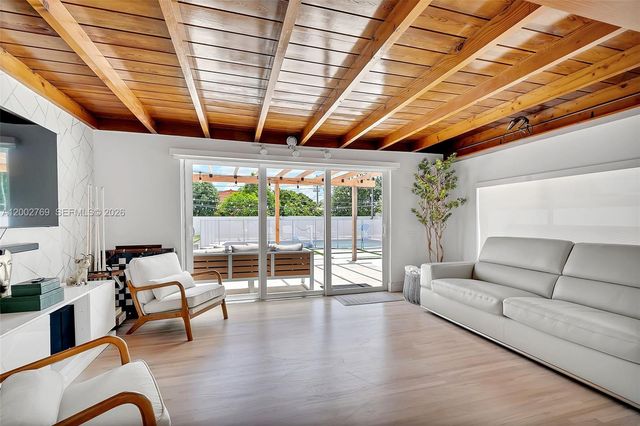 301 SW 30th Ct, Miami, FL 33135