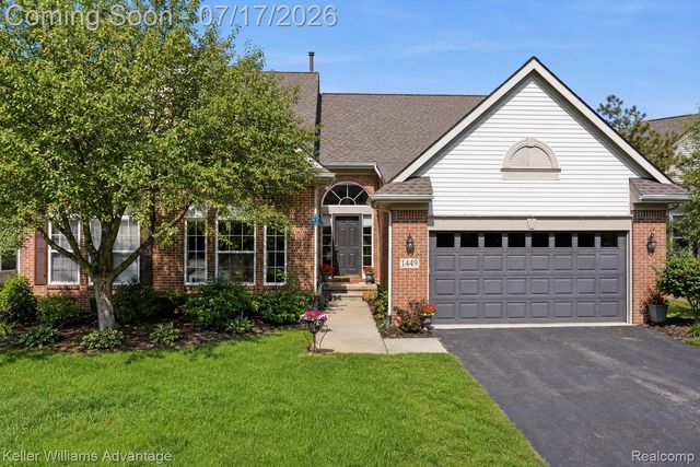 1449 Covington Crossing 44, Commerce Charter Township, MI 48390