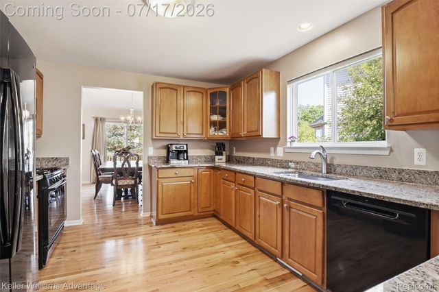 1449 Covington Crossing 44, Commerce Charter Township, MI 48390