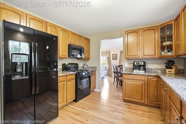 1449 Covington Crossing 44, Commerce Charter Township, MI 48390
