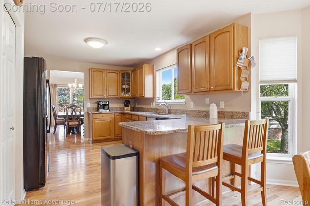 1449 Covington Crossing 44, Commerce Charter Township, MI 48390