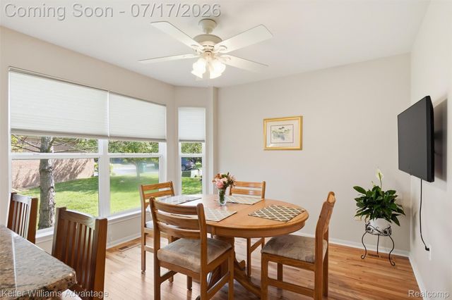 1449 Covington Crossing 44, Commerce Charter Township, MI 48390
