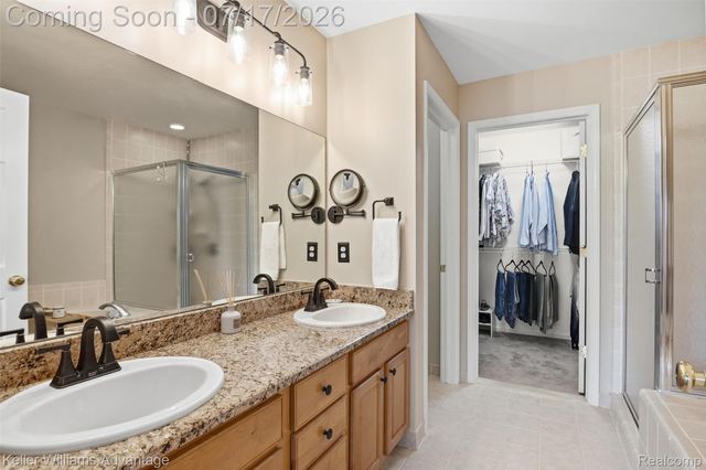 1449 Covington Crossing 44, Commerce Charter Township, MI 48390