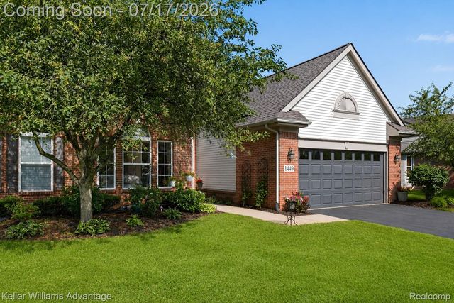 1449 Covington Crossing 44, Commerce Charter Township, MI 48390