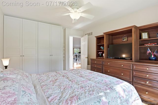 1449 Covington Crossing 44, Commerce Charter Township, MI 48390
