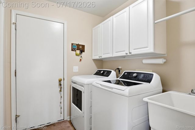 1449 Covington Crossing 44, Commerce Charter Township, MI 48390