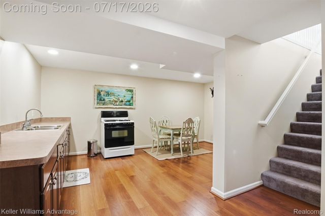 1449 Covington Crossing 44, Commerce Charter Township, MI 48390