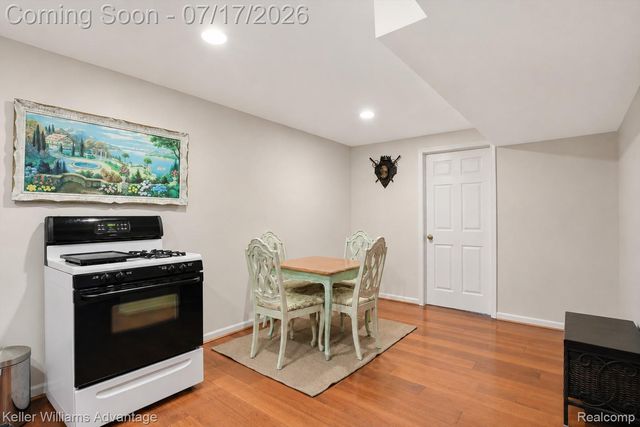 1449 Covington Crossing 44, Commerce Charter Township, MI 48390