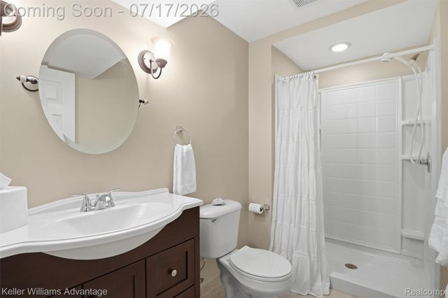 1449 Covington Crossing 44, Commerce Charter Township, MI 48390