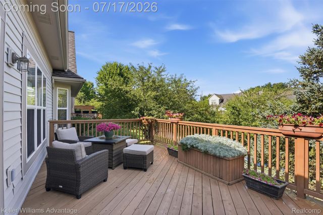 1449 Covington Crossing 44, Commerce Charter Township, MI 48390