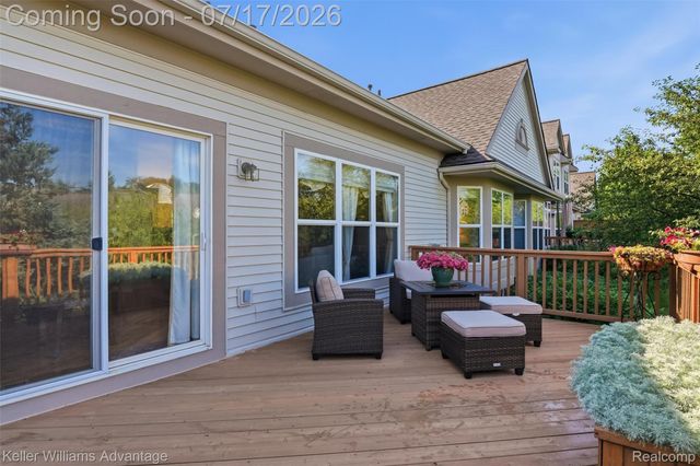 1449 Covington Crossing 44, Commerce Charter Township, MI 48390