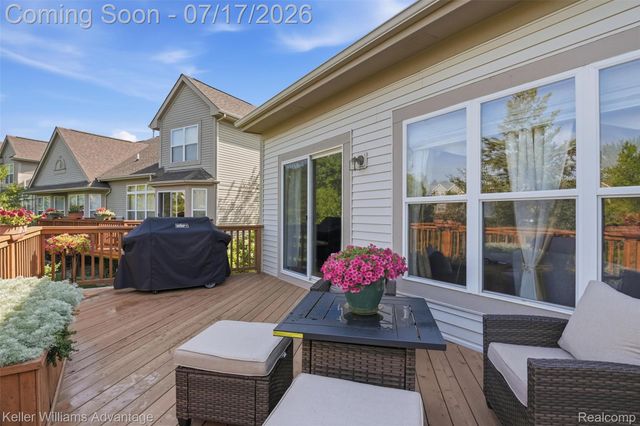 1449 Covington Crossing 44, Commerce Charter Township, MI 48390