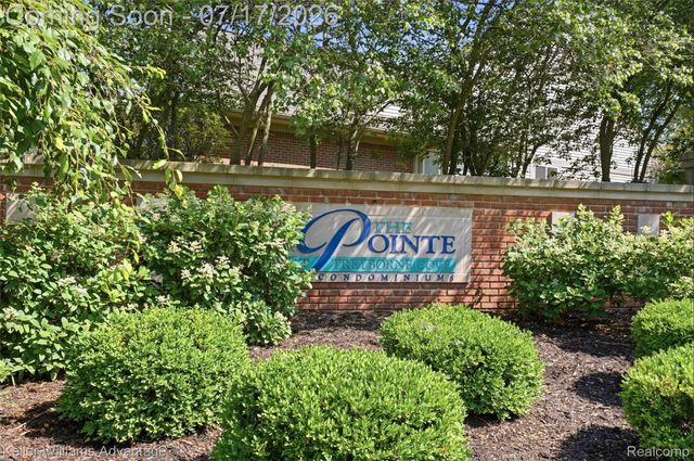 1449 Covington Crossing 44, Commerce Charter Township, MI 48390