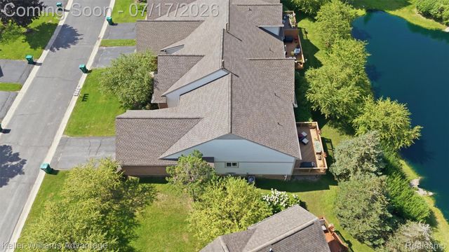 1449 Covington Crossing 44, Commerce Charter Township, MI 48390