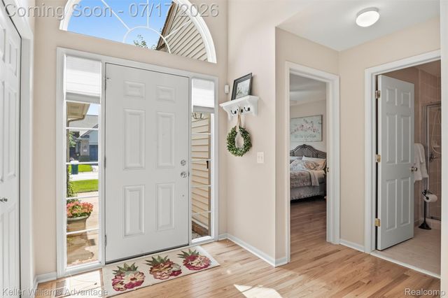 1449 Covington Crossing 44, Commerce Charter Township, MI 48390