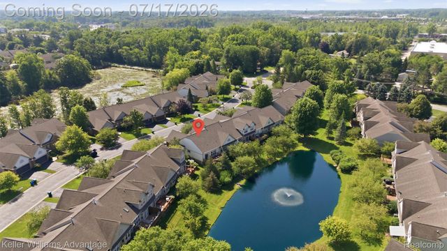 1449 Covington Crossing 44, Commerce Charter Township, MI 48390