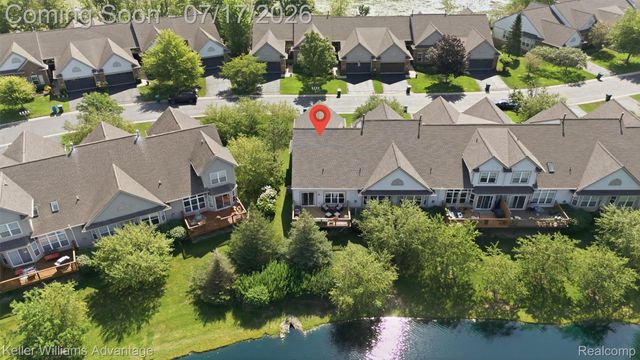 1449 Covington Crossing 44, Commerce Charter Township, MI 48390