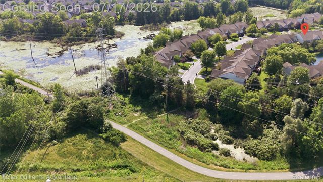 1449 Covington Crossing 44, Commerce Charter Township, MI 48390