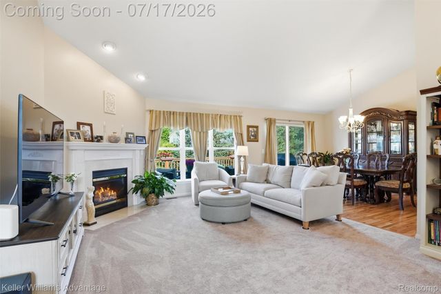 1449 Covington Crossing 44, Commerce Charter Township, MI 48390