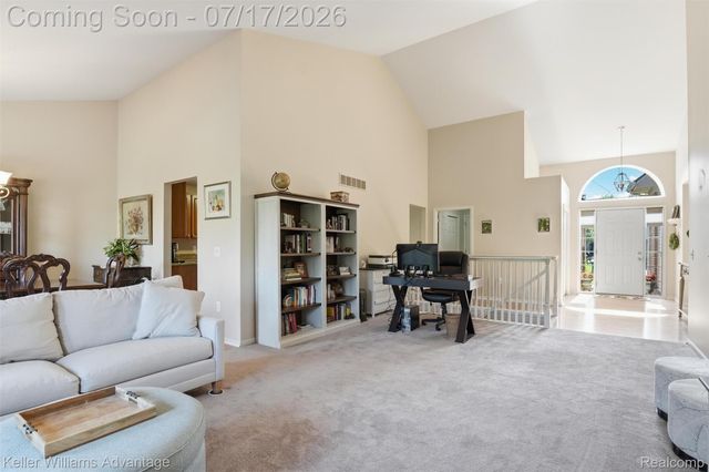1449 Covington Crossing 44, Commerce Charter Township, MI 48390