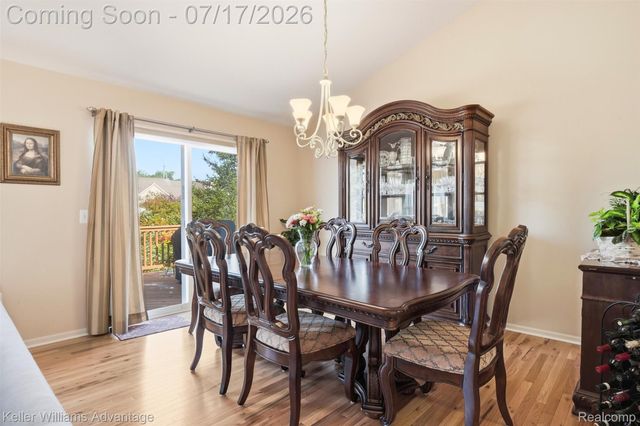 1449 Covington Crossing 44, Commerce Charter Township, MI 48390