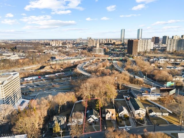 2080 Jones Rd, Fort Lee Boro, NJ 07024