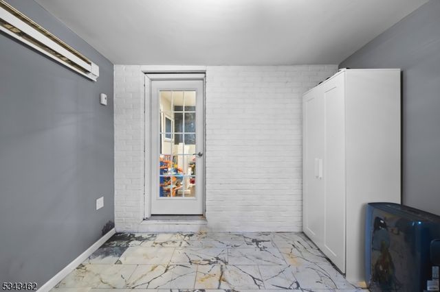 2080 Jones Rd, Fort Lee Boro, NJ 07024