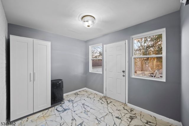 2080 Jones Rd, Fort Lee Boro, NJ 07024