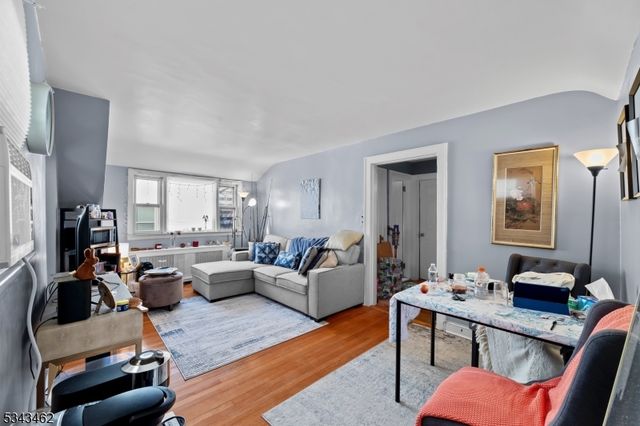 2080 Jones Rd, Fort Lee Boro, NJ 07024