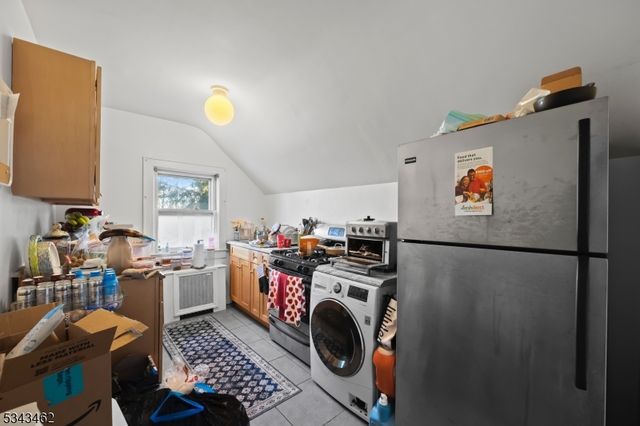 2080 Jones Rd, Fort Lee Boro, NJ 07024