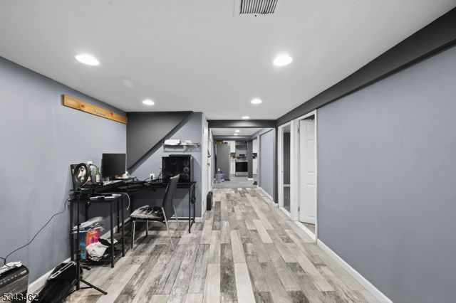 2080 Jones Rd, Fort Lee Boro, NJ 07024