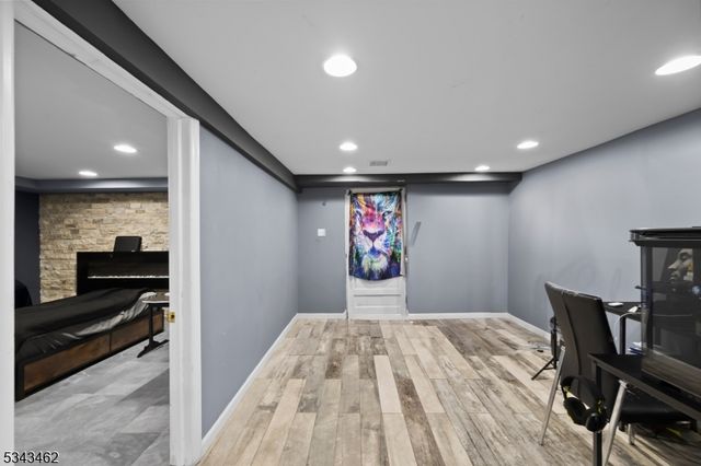 2080 Jones Rd, Fort Lee Boro, NJ 07024