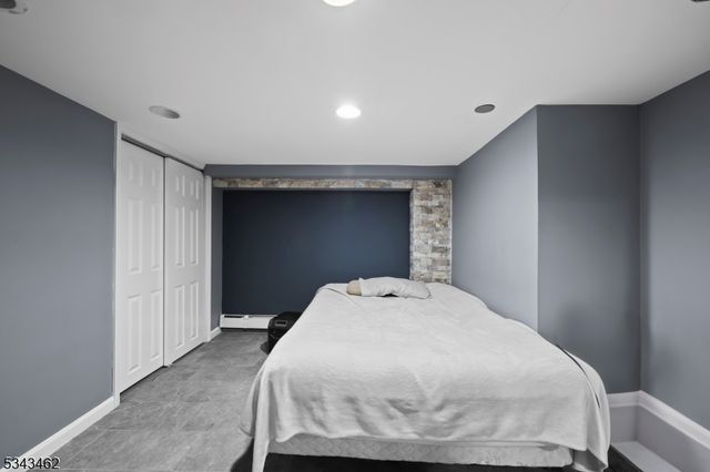 2080 Jones Rd, Fort Lee Boro, NJ 07024