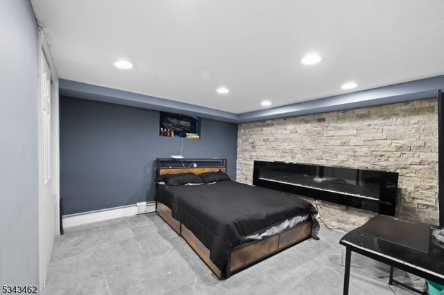 2080 Jones Rd, Fort Lee Boro, NJ 07024