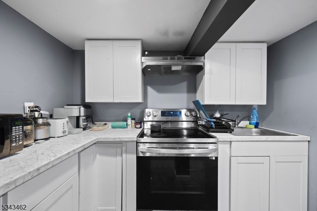 2080 Jones Rd, Fort Lee Boro, NJ 07024