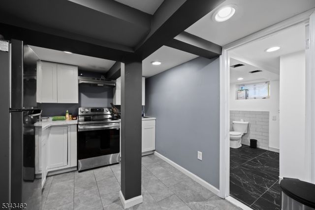 2080 Jones Rd, Fort Lee Boro, NJ 07024