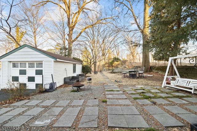 2080 Jones Rd, Fort Lee Boro, NJ 07024