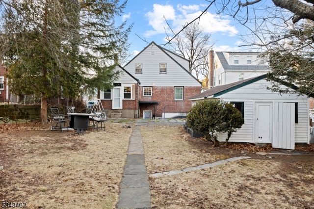 2080 Jones Rd, Fort Lee Boro, NJ 07024