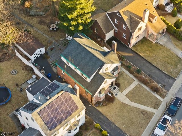 2080 Jones Rd, Fort Lee Boro, NJ 07024