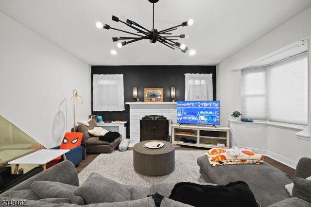 2080 Jones Rd, Fort Lee Boro, NJ 07024