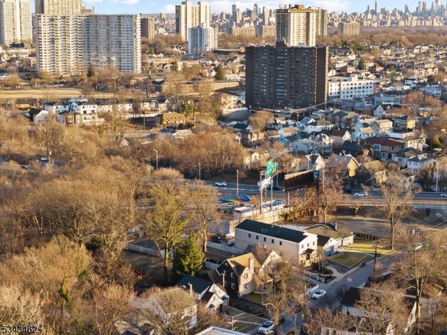 2080 Jones Rd, Fort Lee Boro, NJ 07024