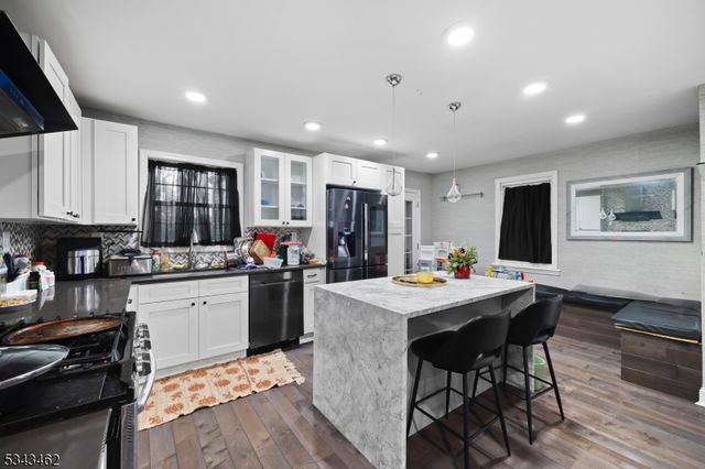 2080 Jones Rd, Fort Lee Boro, NJ 07024